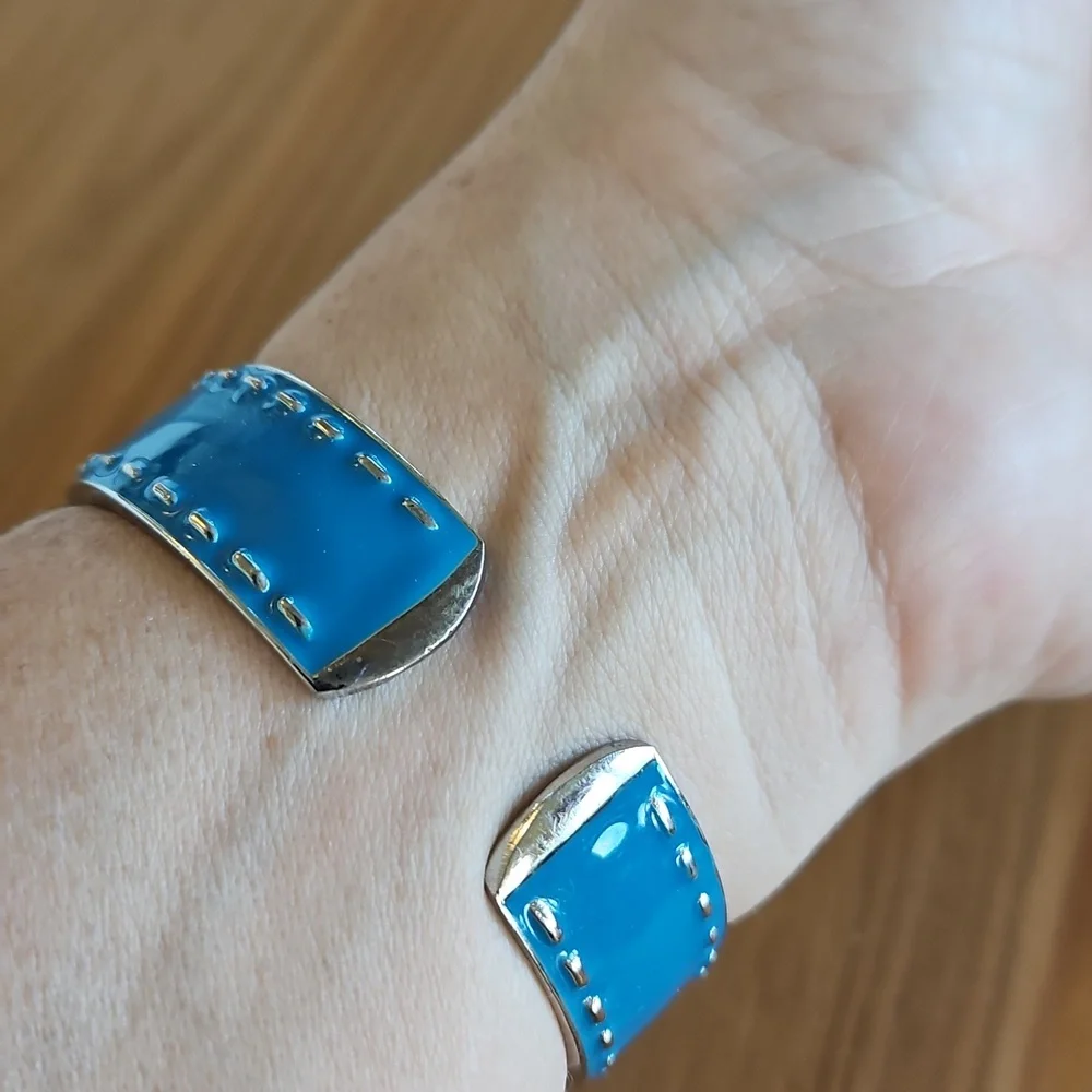 Vellacio Buckle Cuff Bracelet Watch OS